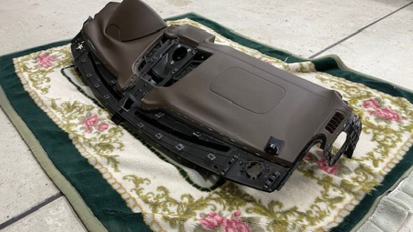 ポルシェダッシュボード浮き張り替え修理│神奈川県横浜市