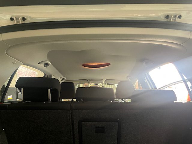 フォルクスワーゲンゴルフ6天井張り替え