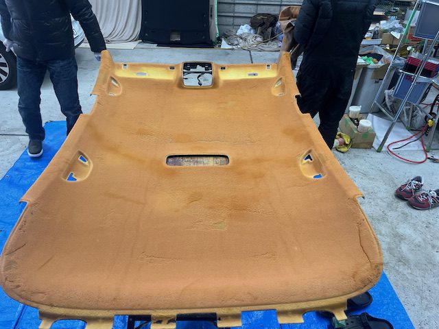 フォルクスワーゲンゴルフ6天井張り替え