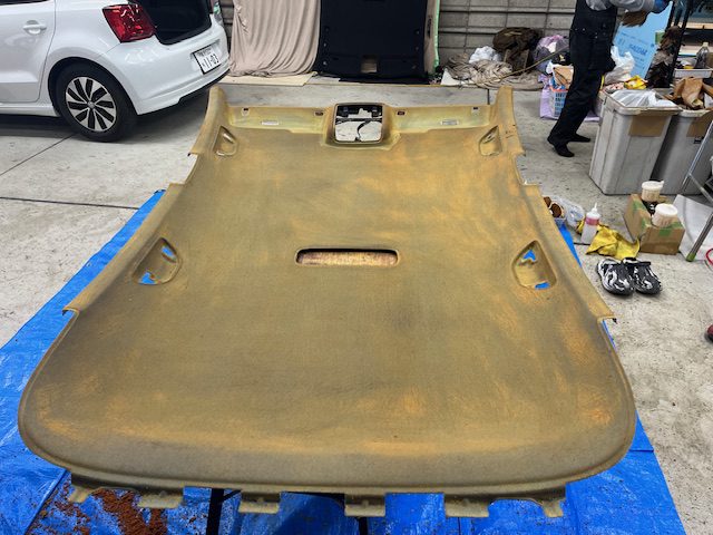 フォルクスワーゲンゴルフ6天井張り替え