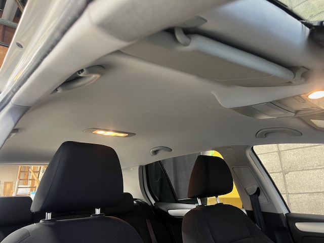 フォルクスワーゲンゴルフ6天井張り替え