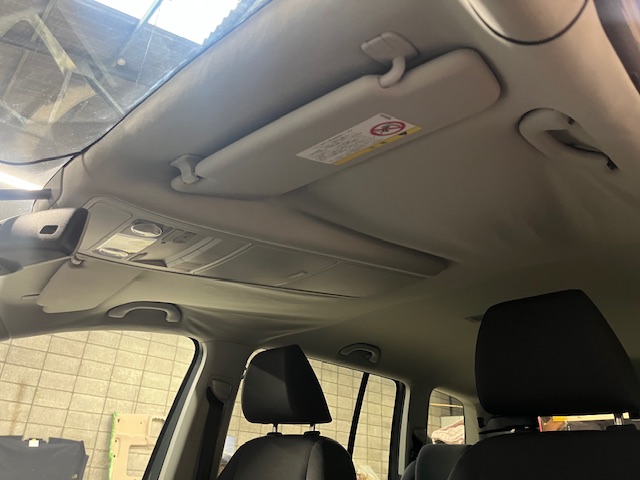 フォルクスワーゲントゥーラン天井張り替え