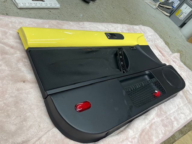 VW ニュービートル ドア内張り 生地浮き 施工前