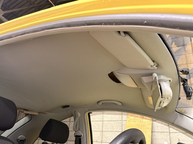 VW ニュービートル 天井垂れ 施工前