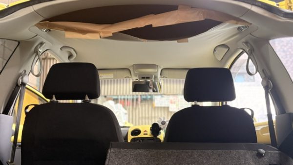 VW ニュービートルの天井張替え｜垂れた天井を下地から施工【東京都港区】