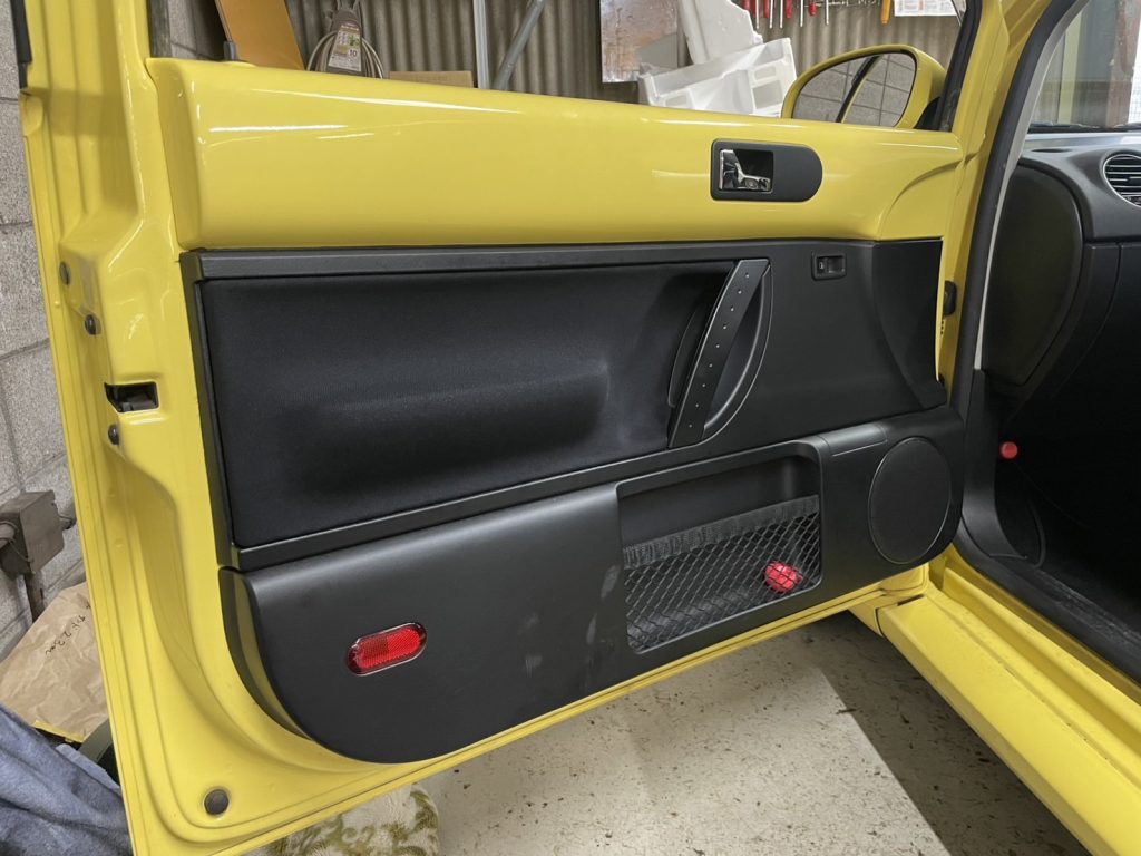 VW ニュービートル ドア内張り 張替え 施工後