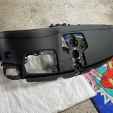 ポルシェ カイエン｜ダッシュボードの浮きを修理・アルカンターラへ張替え