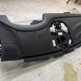 ポルシェ カイエンのダッシュボード浮き修理｜波打った表皮を合成皮革へ張替え【横浜市】