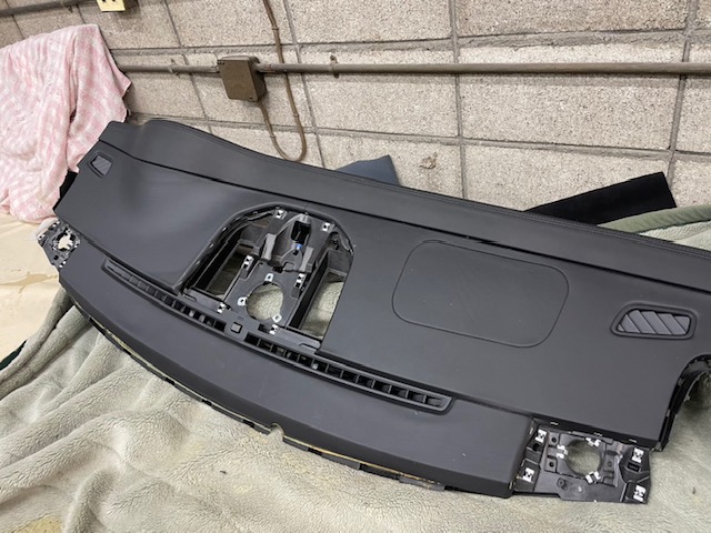 ポルシェカイエンダッシュボード剥がれ・浮き修理