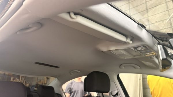 VWパサートの天井垂れを張替え修理｜後方が見えないほど剥がれた天井【神奈川県横浜市】