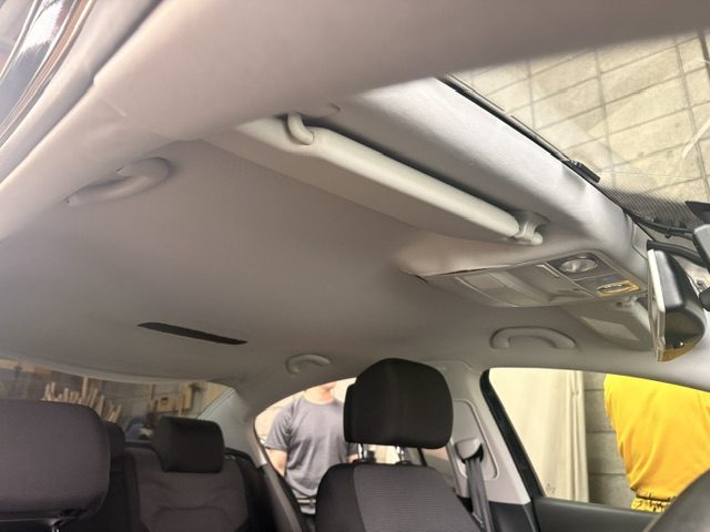 VWパサートの天井垂れを張替え修理