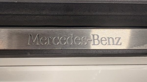 メルセデス・ベンツ E55 AMG（W211）天井・サンルーフ張替え｜天井垂れ・剥がれを当日修理【愛知県名古屋市】