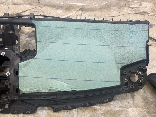 ポルシェ カイエンのダッシュボード修理・張替え｜本革の浮き・剥がれ、料金と施工事例