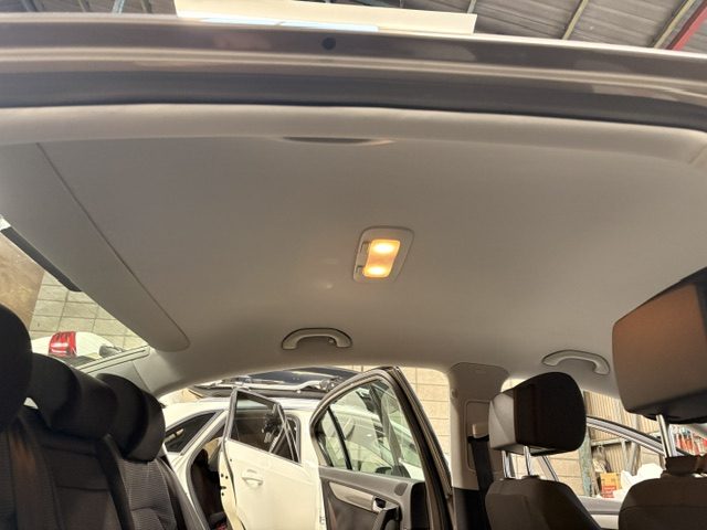 VWパサートセダンの天井張替え