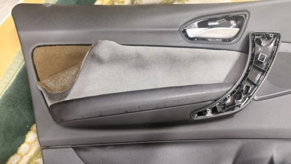 BMW 1シリーズ ドア内張り剥がれ修理｜純正ファブリックを再利用して張り直し【神奈川県横浜市】